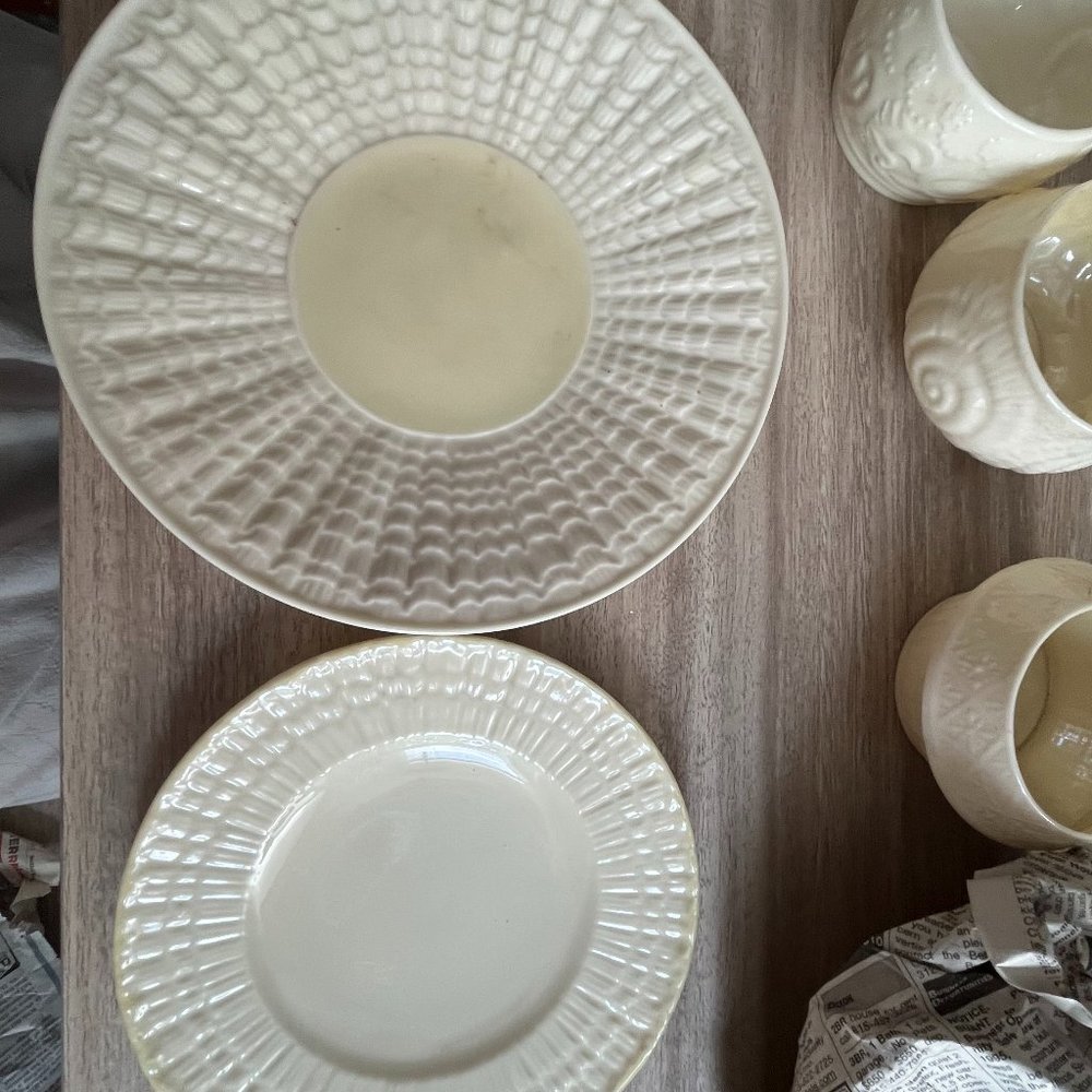 BELLEEK PLATES SMALL/6.5  MEDIUM/8 IN